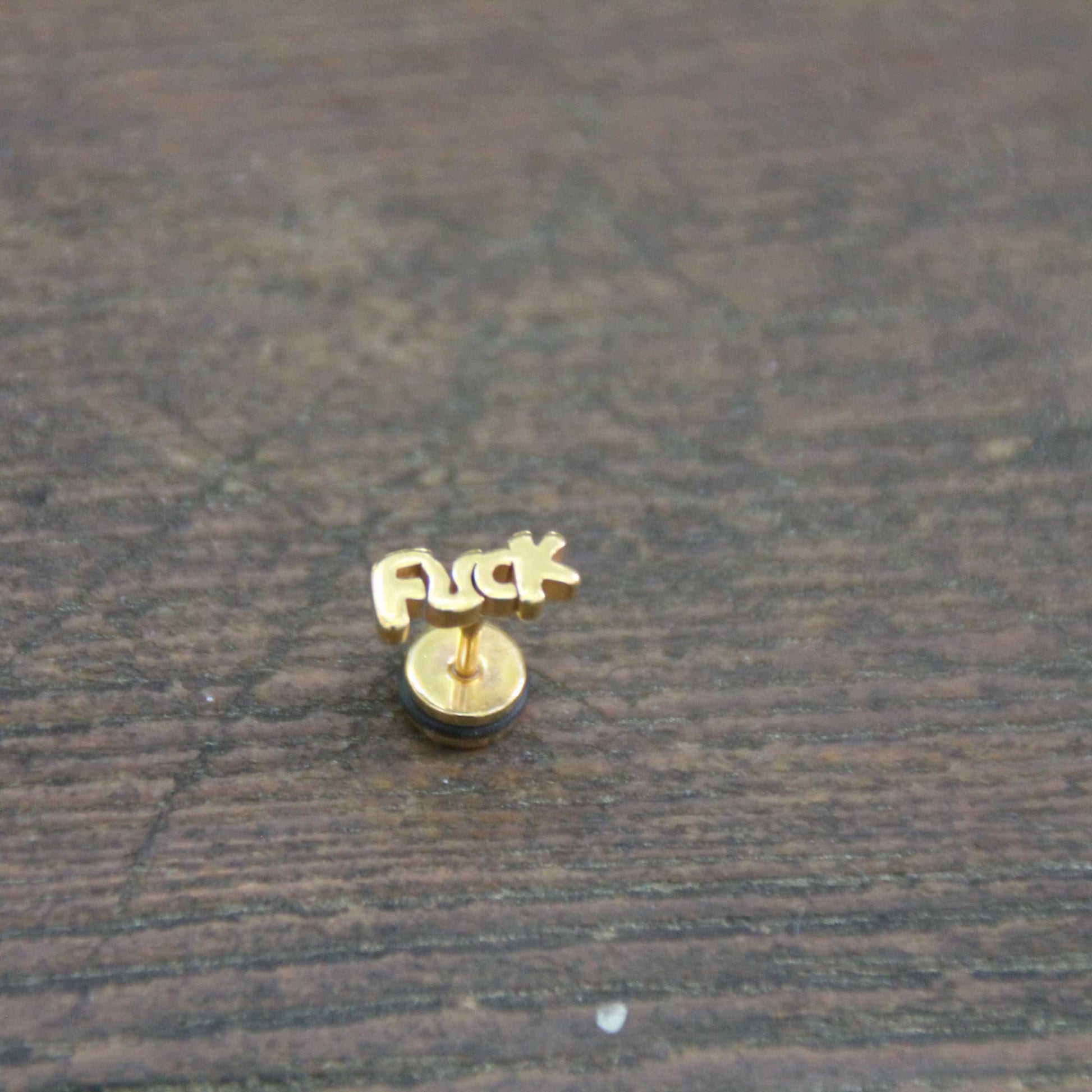 Boucles d'oreilles fuck en acier inoxydable doré. Cadeau parfait pour motard et motarde