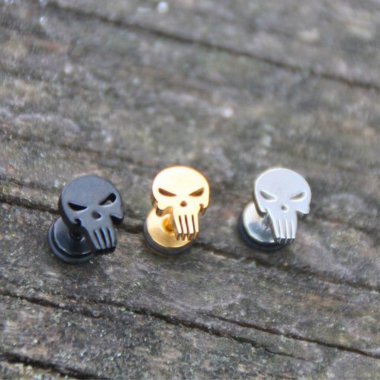 Boucles d'oreilles puces en acier inox en forme de tête de mort punisher. Cadeau motard parfait !