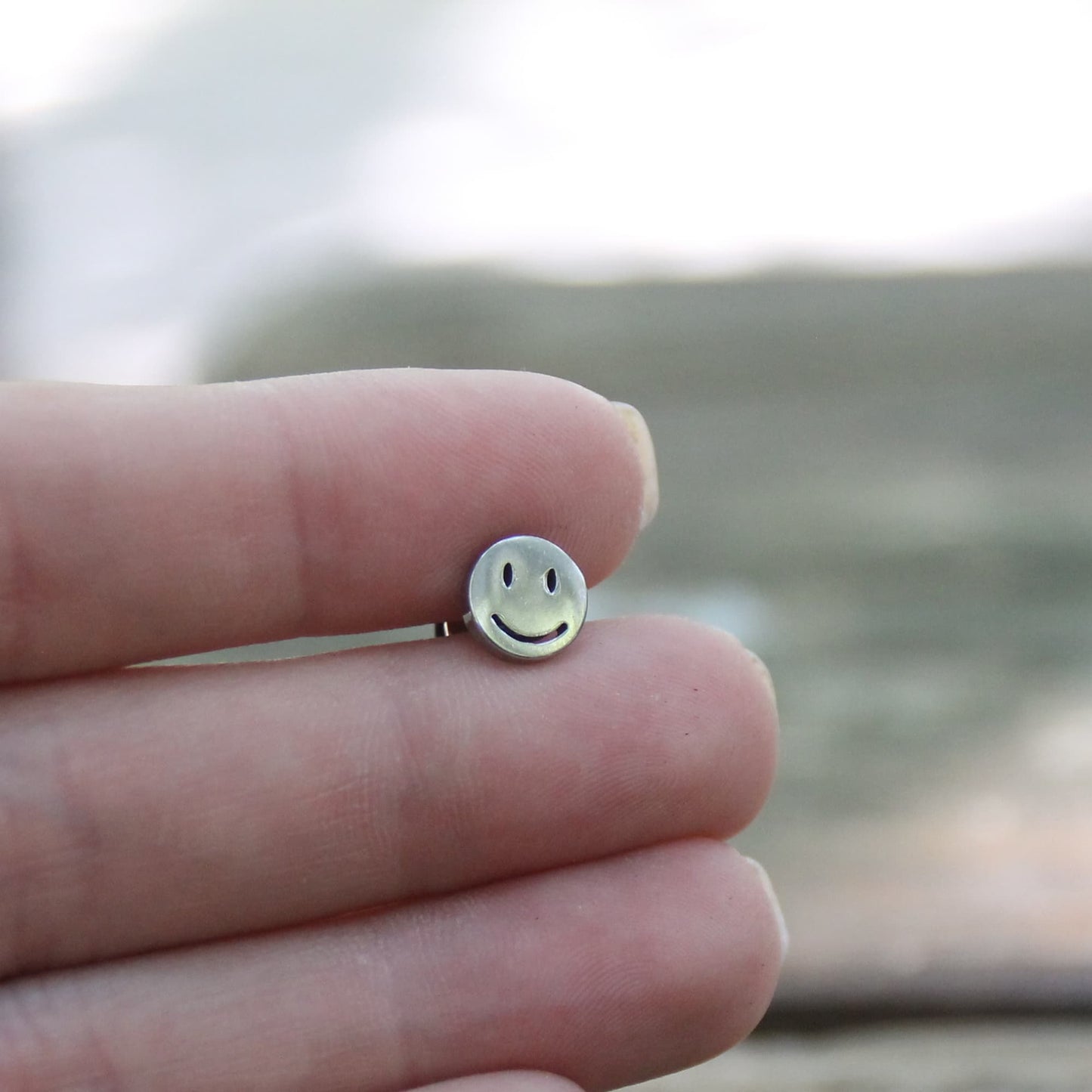 Boucles d'oreilles smiley acier inoxydable argent embout plat et vissé