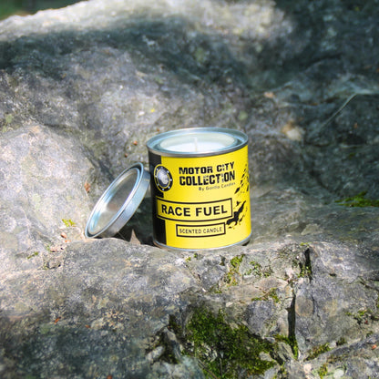 Bougie de 230g en cire de soja avec parfum race fuel.