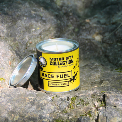 Bougie artisanale en cire de soja, poids 230g, parfum carburant de course.