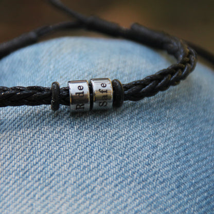 Zoom sur le bracelet simili cuir noir ajustable Ride Safe