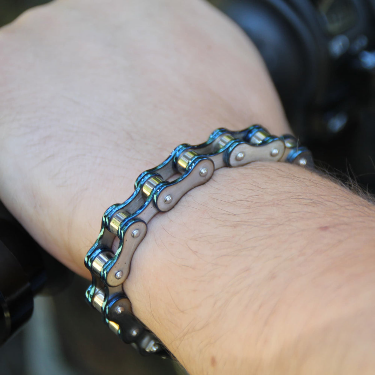Bracelet chaine moto acier inodyable couleur bleu et acier brossé