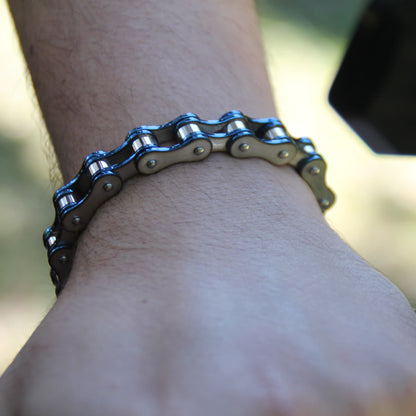Bracelet chaine moto acier inodyable couleur bleu et acier brossé. Bijou motard original 