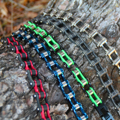 Bracelets chaine de moto en acier inoxydable de couleurs différentes.