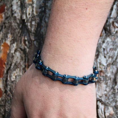 Bracelet homme chaine de moto bleu en acier inoxydable.
