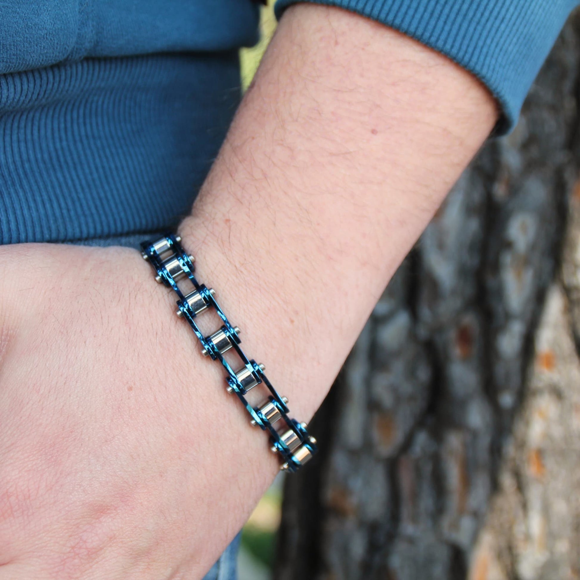 Bracelet homme chaine de moto bleu en acier inoxydable fabriqué dans le sud de la France