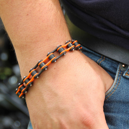 Bracelet chaine moto en acier pour homme, orange et noir mate.