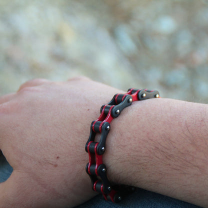 Bracelet homme élégant rouge mat livré avec une pochette cadeau noire