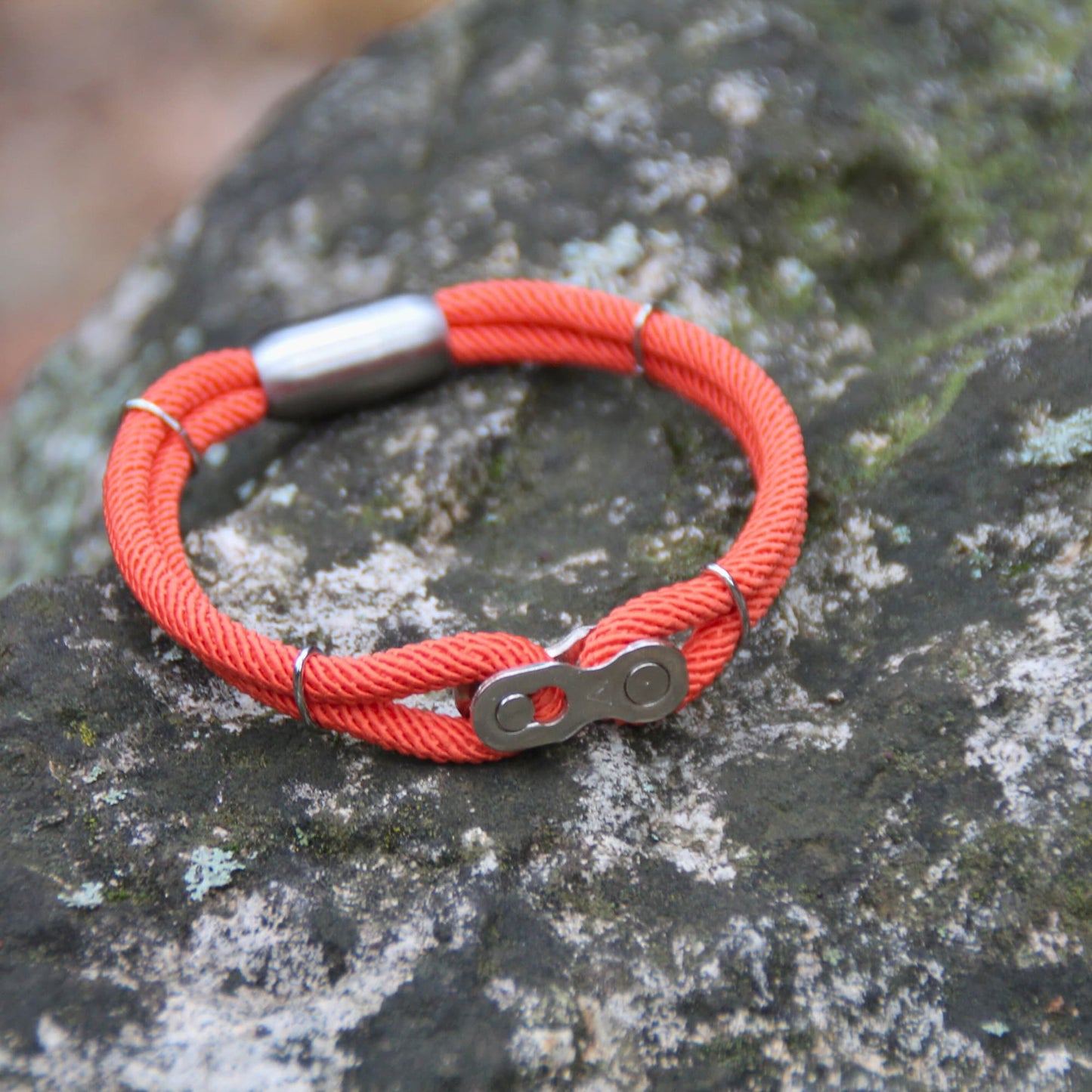 Bracelet cordon maillon de chaine aimanté corail