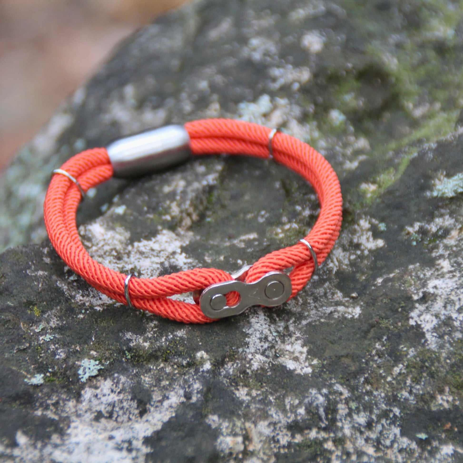 Bracelet cordon maillon de chaine aimanté corail