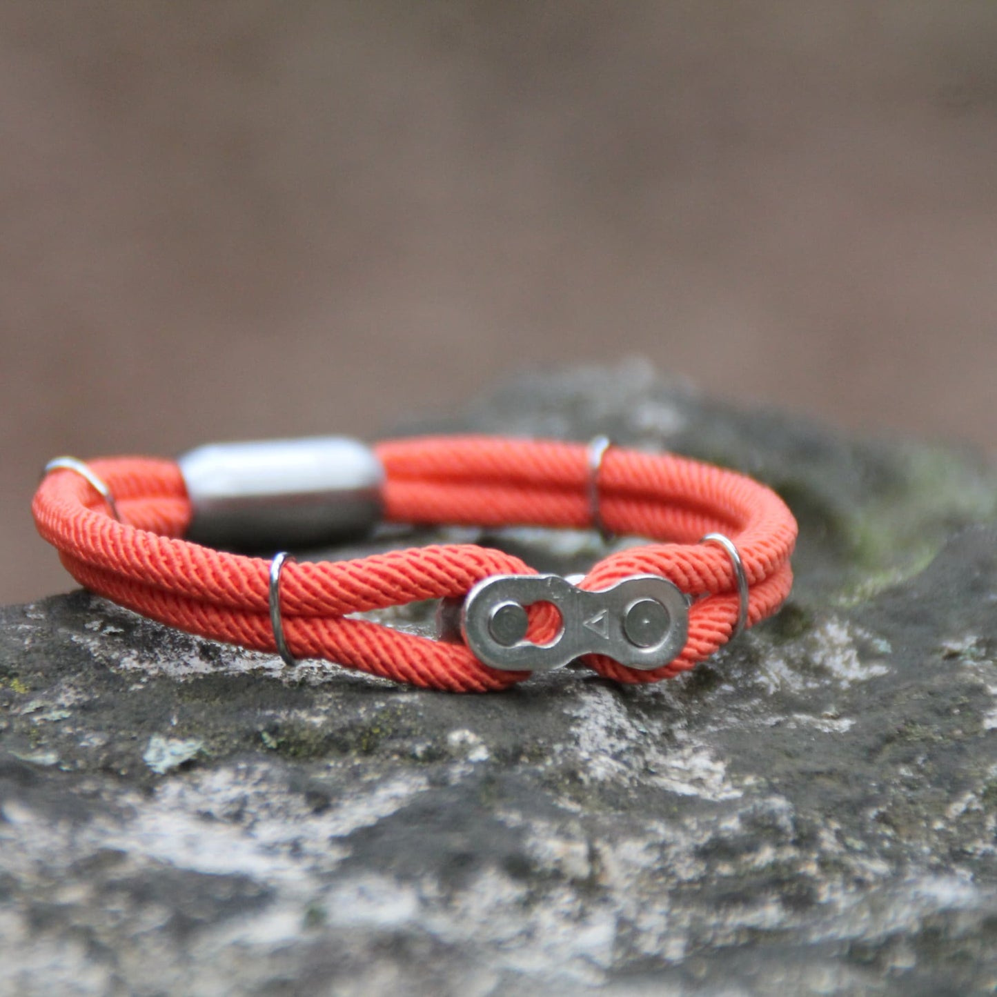Bracelet cordon maillon de chaine aimanté couleur corail
