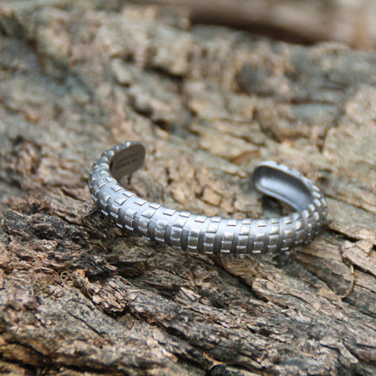 Bracelet jonc en acier inoxydable argenté de la marque Rouille, fabriqué en Italie – Élégant et intemporel.