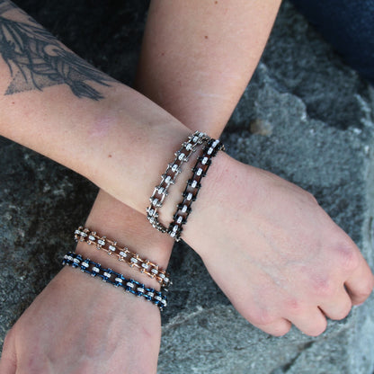 Bracelets femme mini'z représentant des chaines de moto. Acier inoxydable et oxydes de zirconium. 