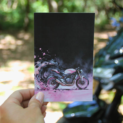 Carte postale moto rose et noir illustration aquarelle