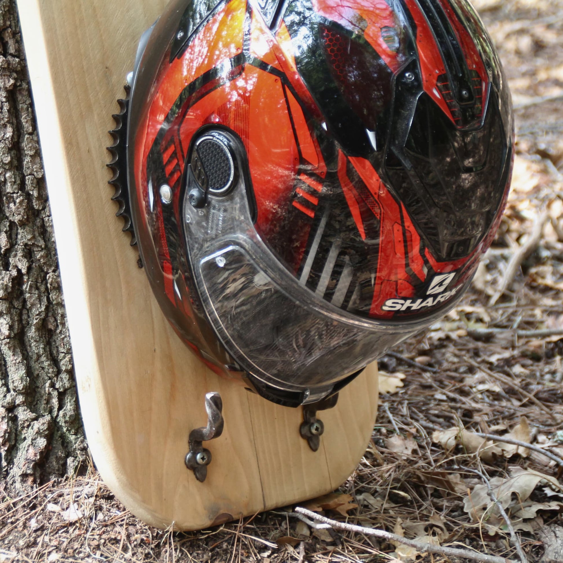 Zoom sur le support de casque mural en situation
