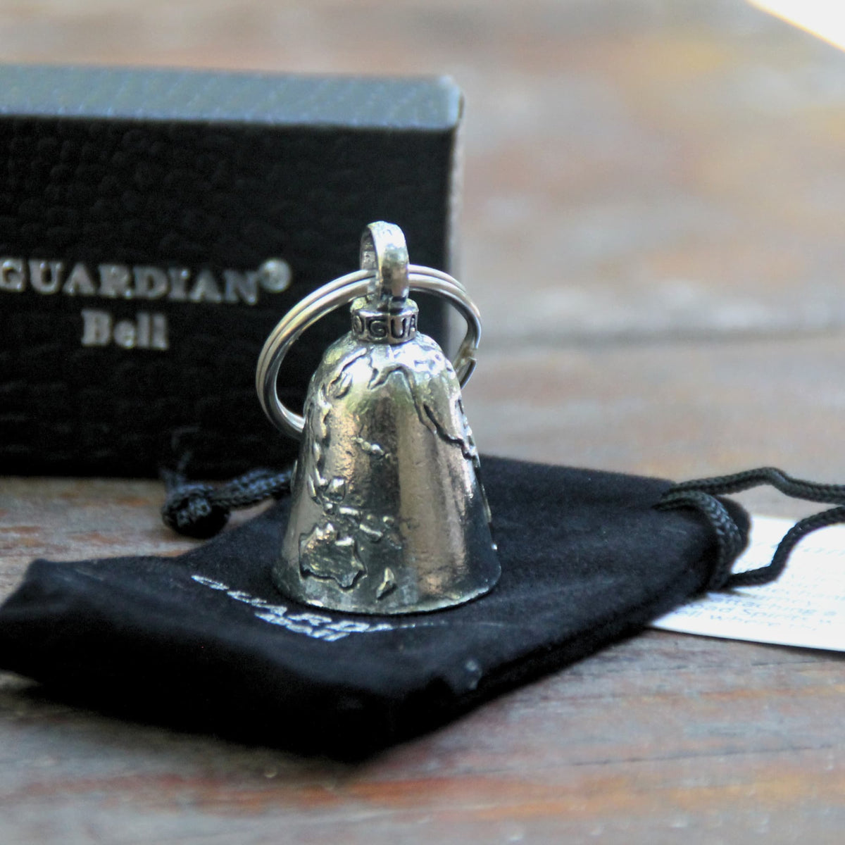 Guardian Bell Carte du monde avec sa pochette officielle en velours noir et sa carte de la légende
