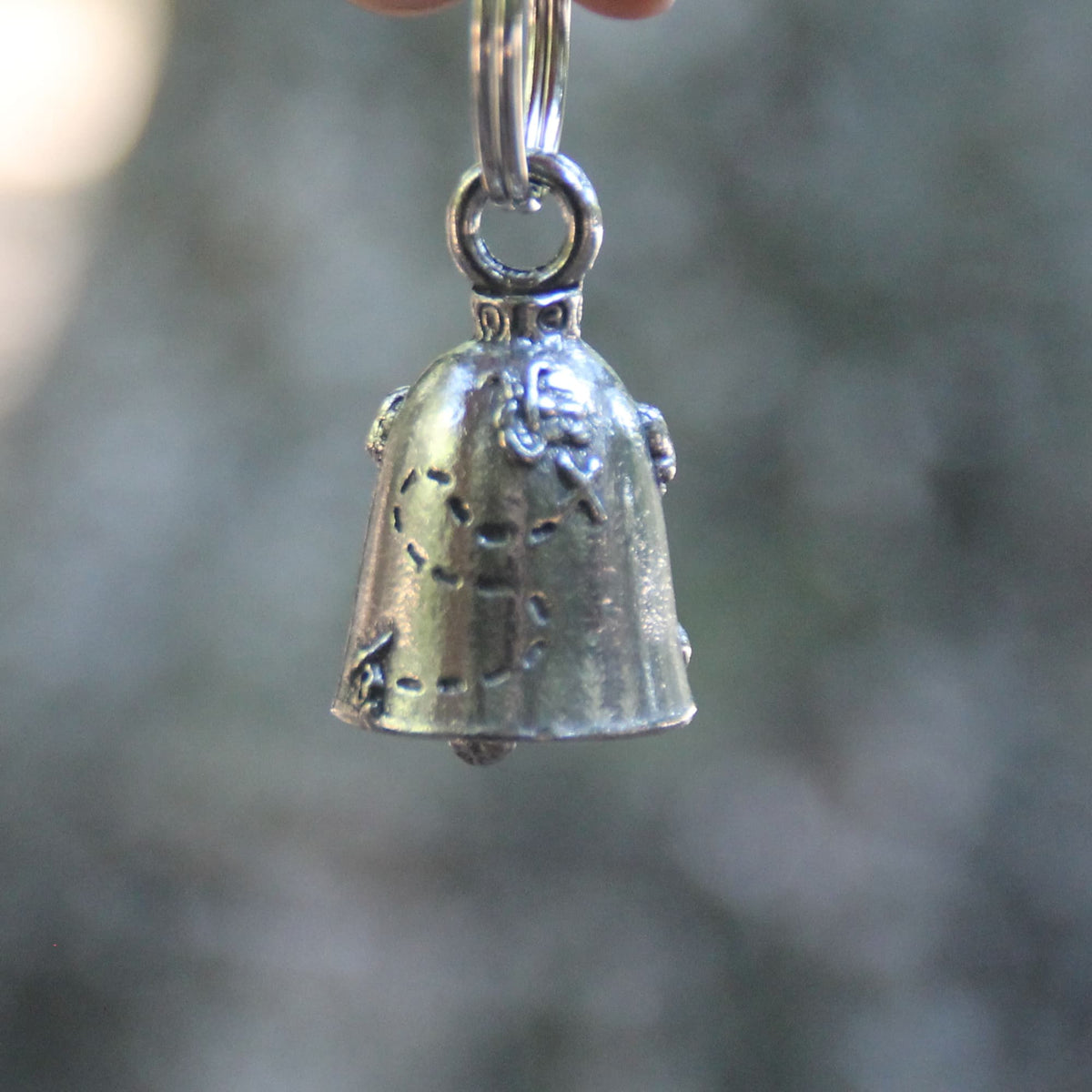 Clochette moto Guardian Bell officielle pirate vue de dos sur la carte au trésor