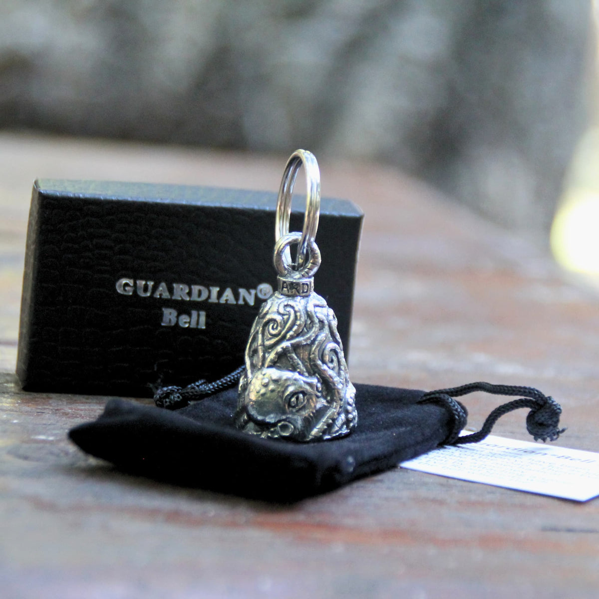 Clochette moto Guardian Bell officielle Kraken avec sa boite cadeau et sa pochette.