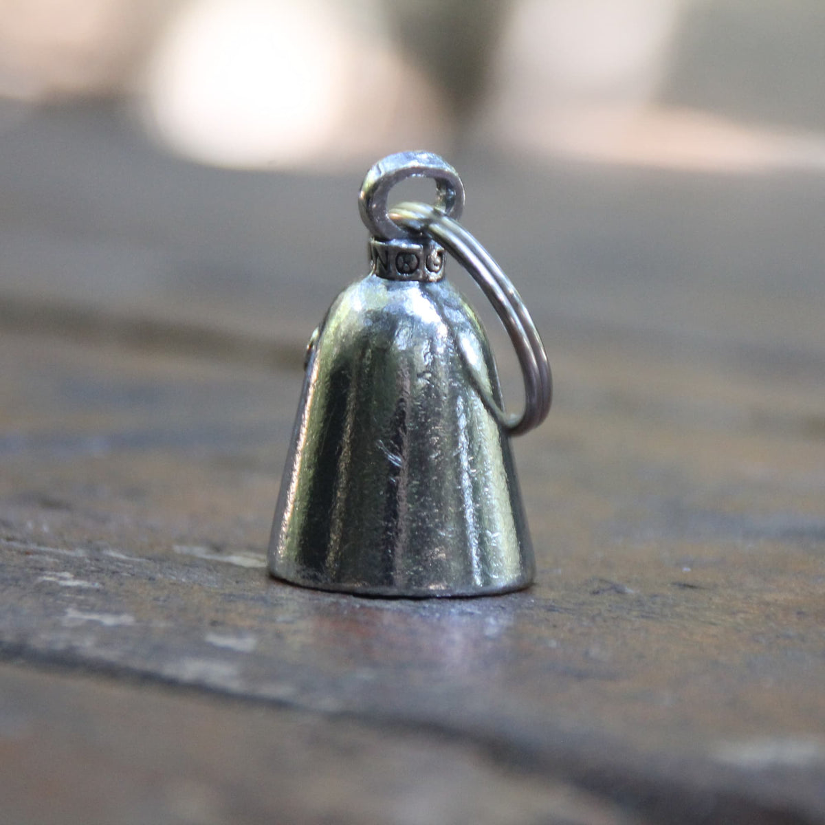 Clochette moto officielle Guardian Bell made in USA : "I Love You"  vue de dos. 