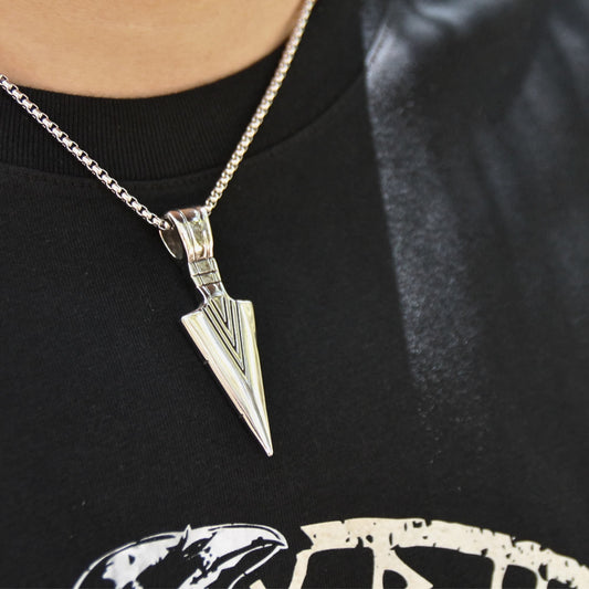 Collier cadeau motard avec pendentif flèche