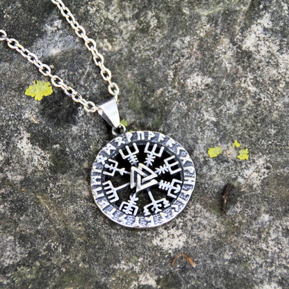 Collier acier inoxydable pendentif boussole viking Vegvisir