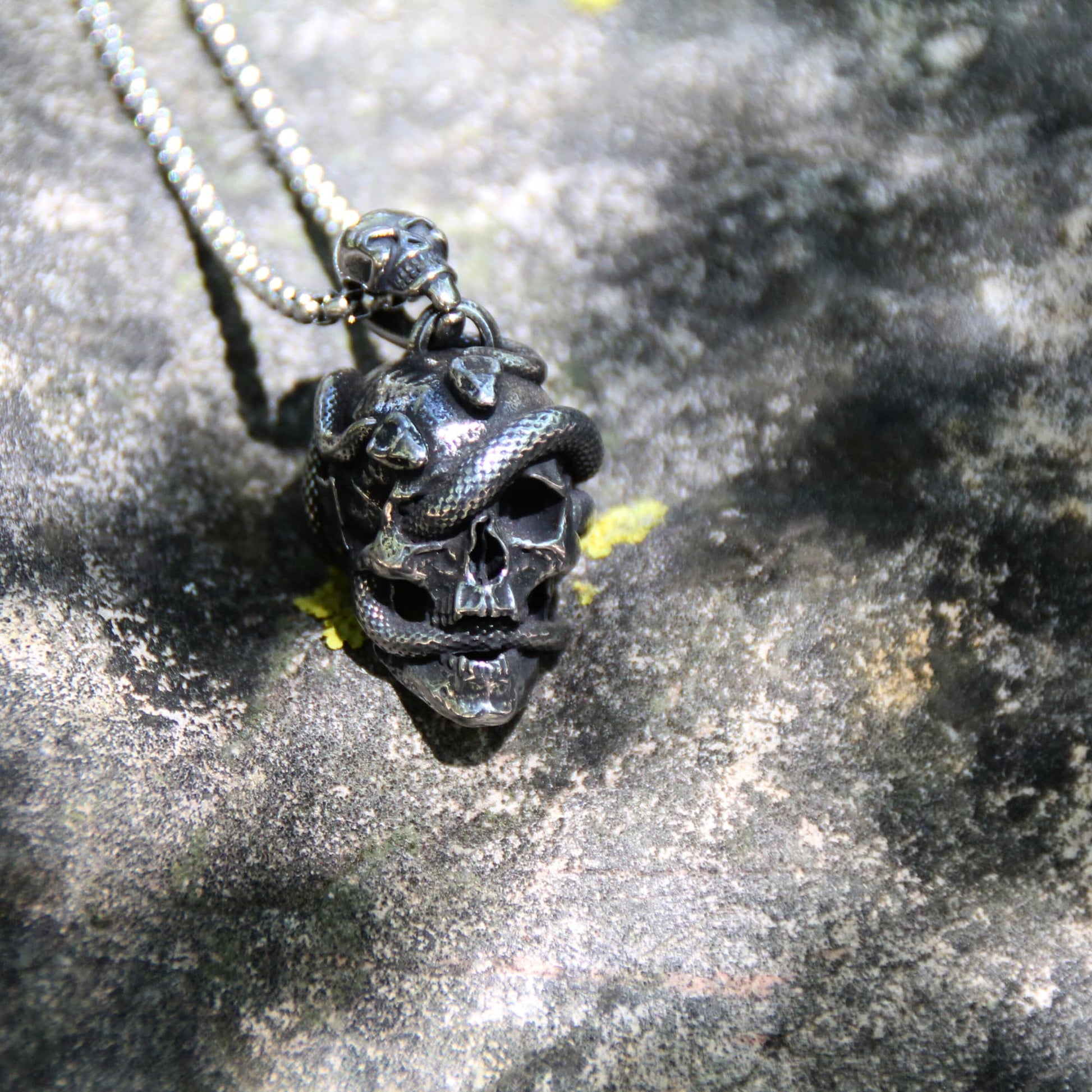 Collier biker acier 316L avec pendentif crâne et serpent