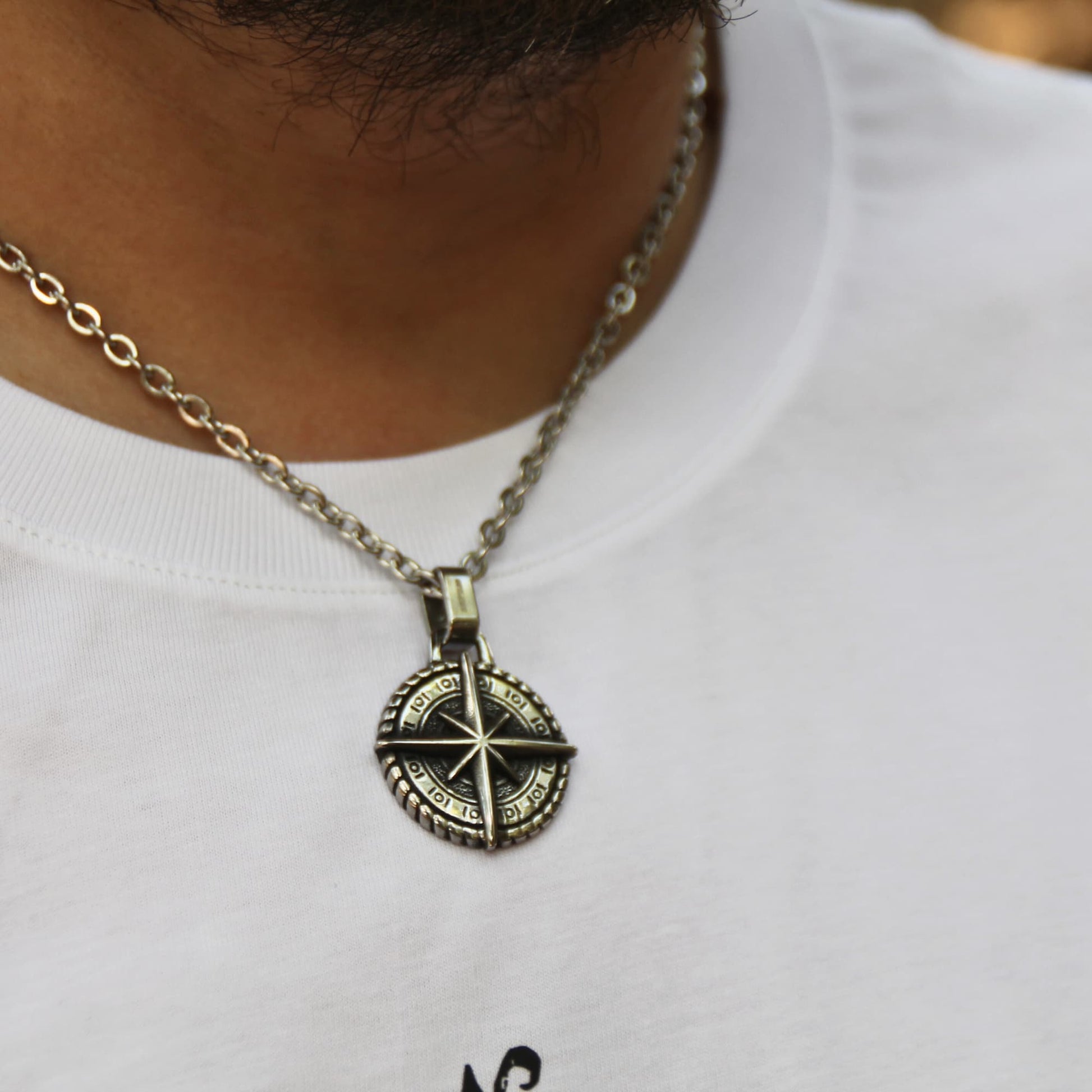Collier biker acier 316L avec pendentif rose des vents