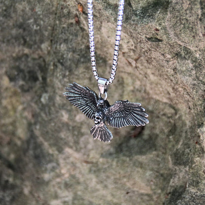 Collier motard en acier inox pendentif oiseau et tete de mort. 