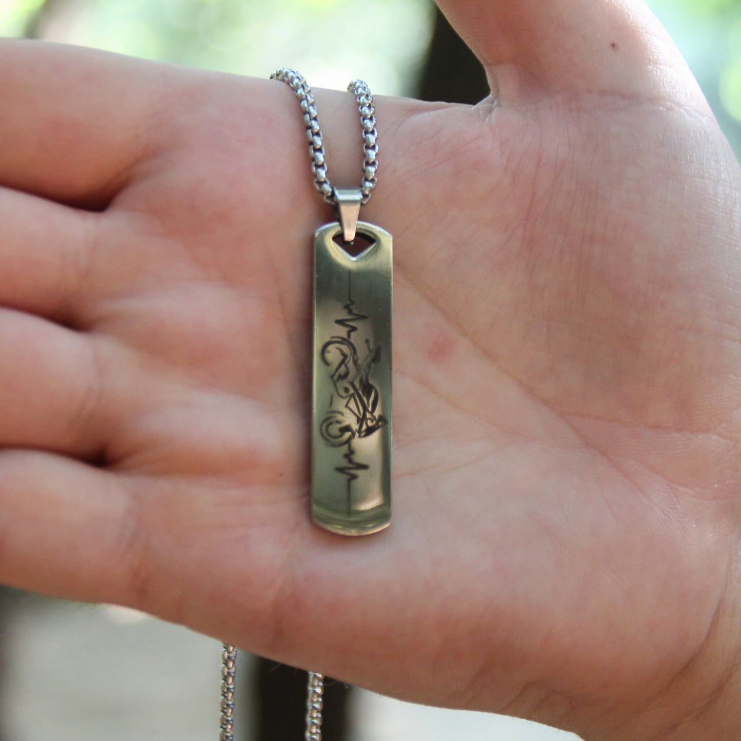 Collier motard acier inox gravure ligne de vie et moto