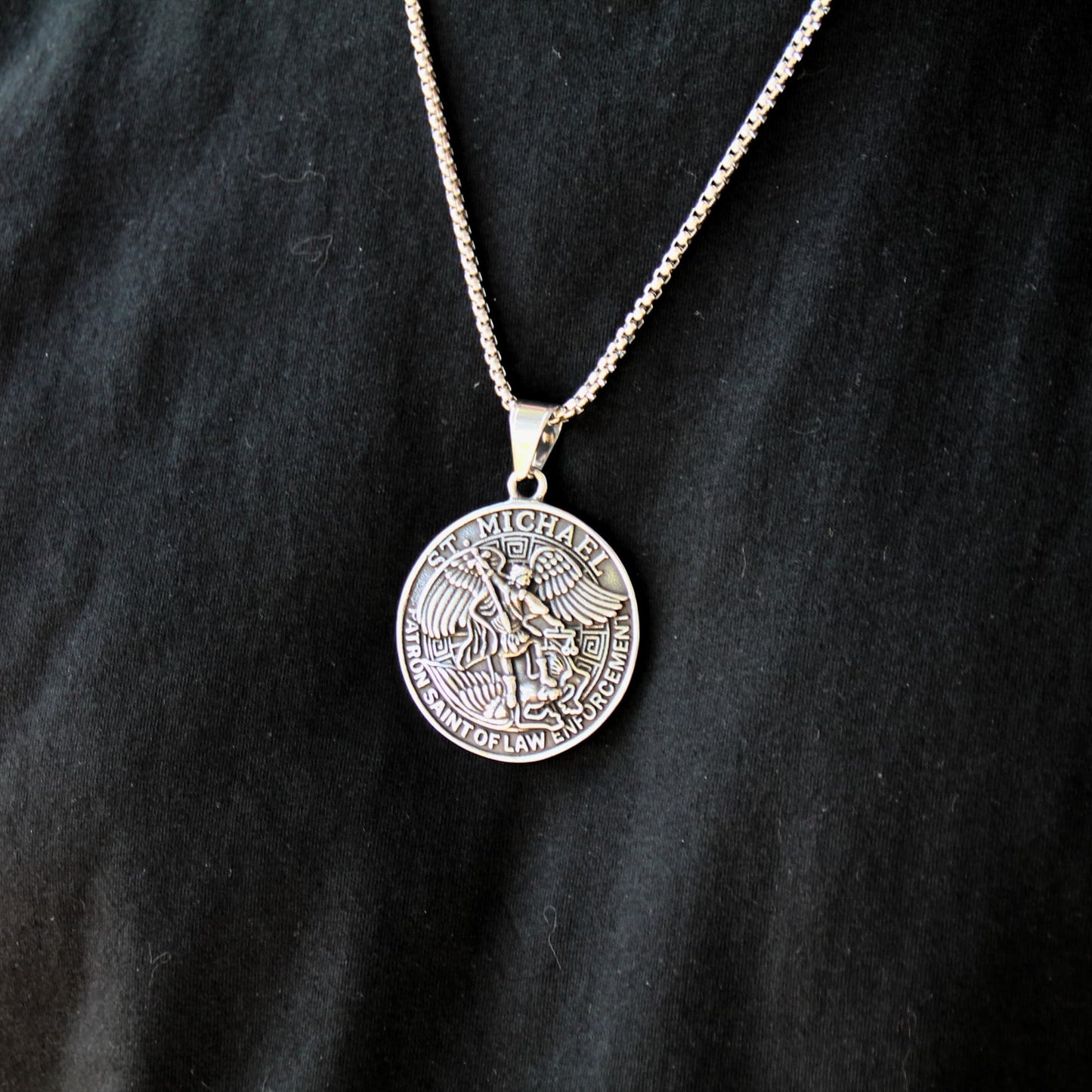 Collier médaille Saint Michael en acier inoxydable