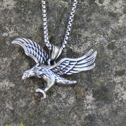 Collier acier inoxydable pendentif aigle en vol symbole de liberté