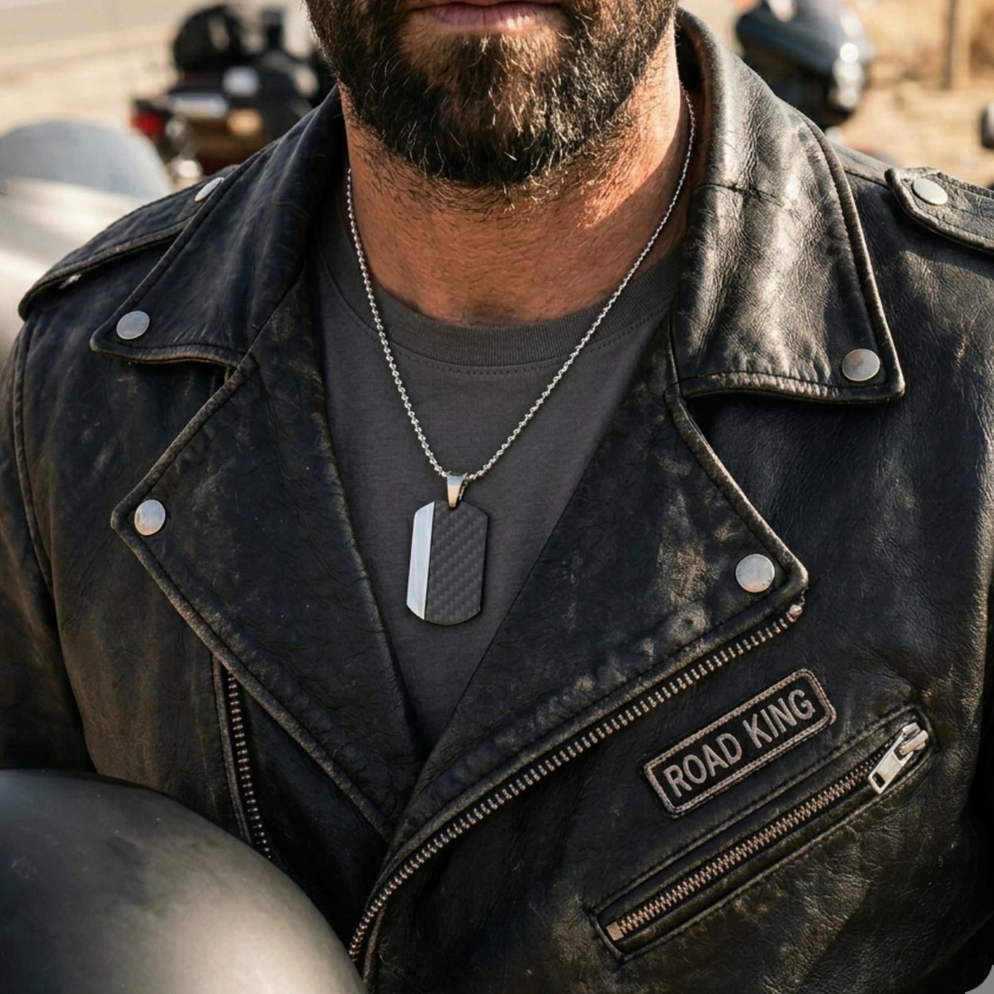 Collier motard avec plaque acier et carbone porté 