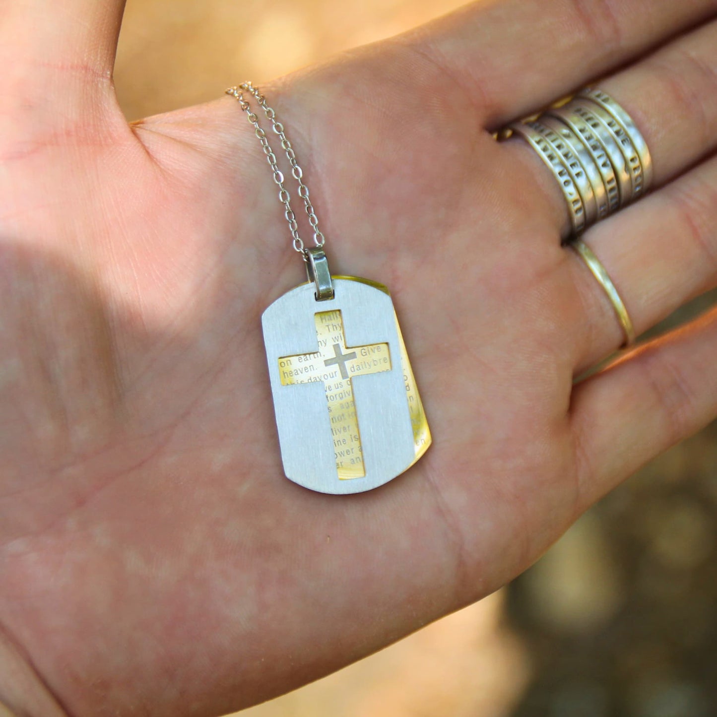 Détails du collier double plaque militaire acier inox brossé et doré avec croix et priere
