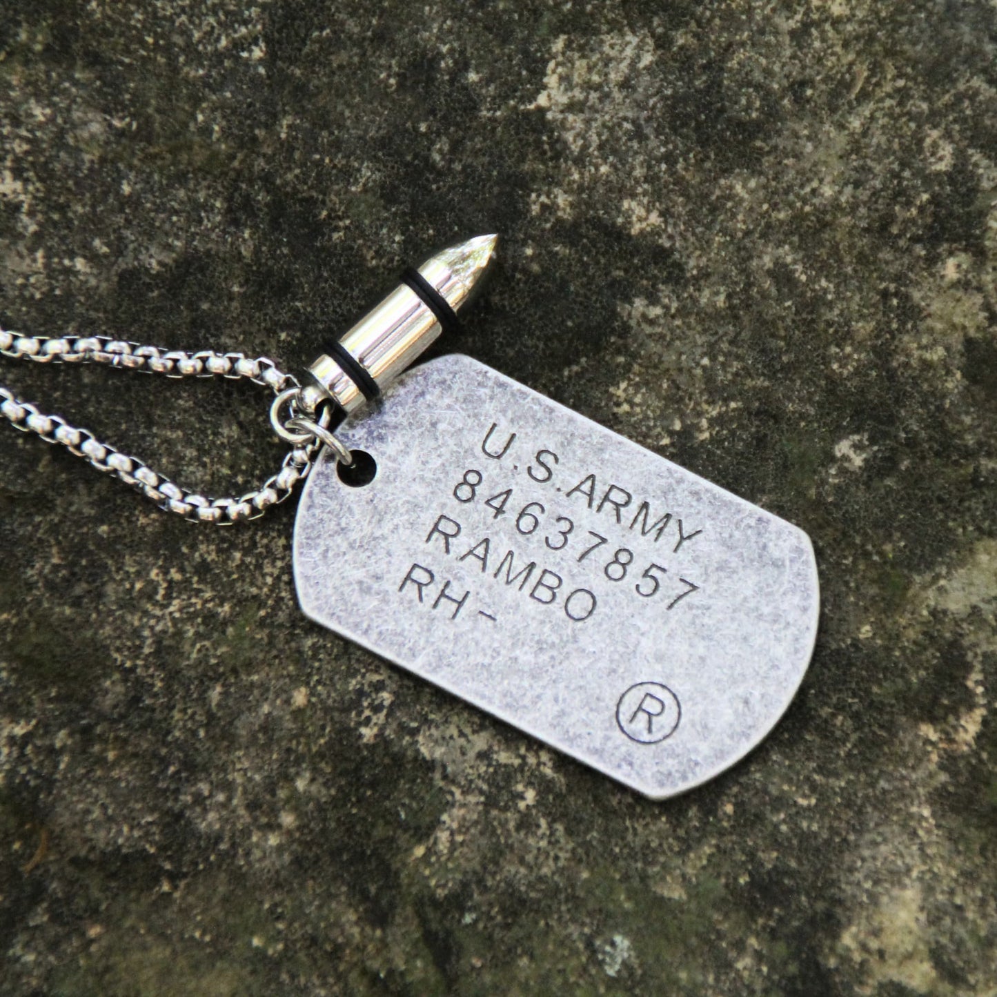 Collier plaque médaille militaire gravure Rambo chaine de 60cm