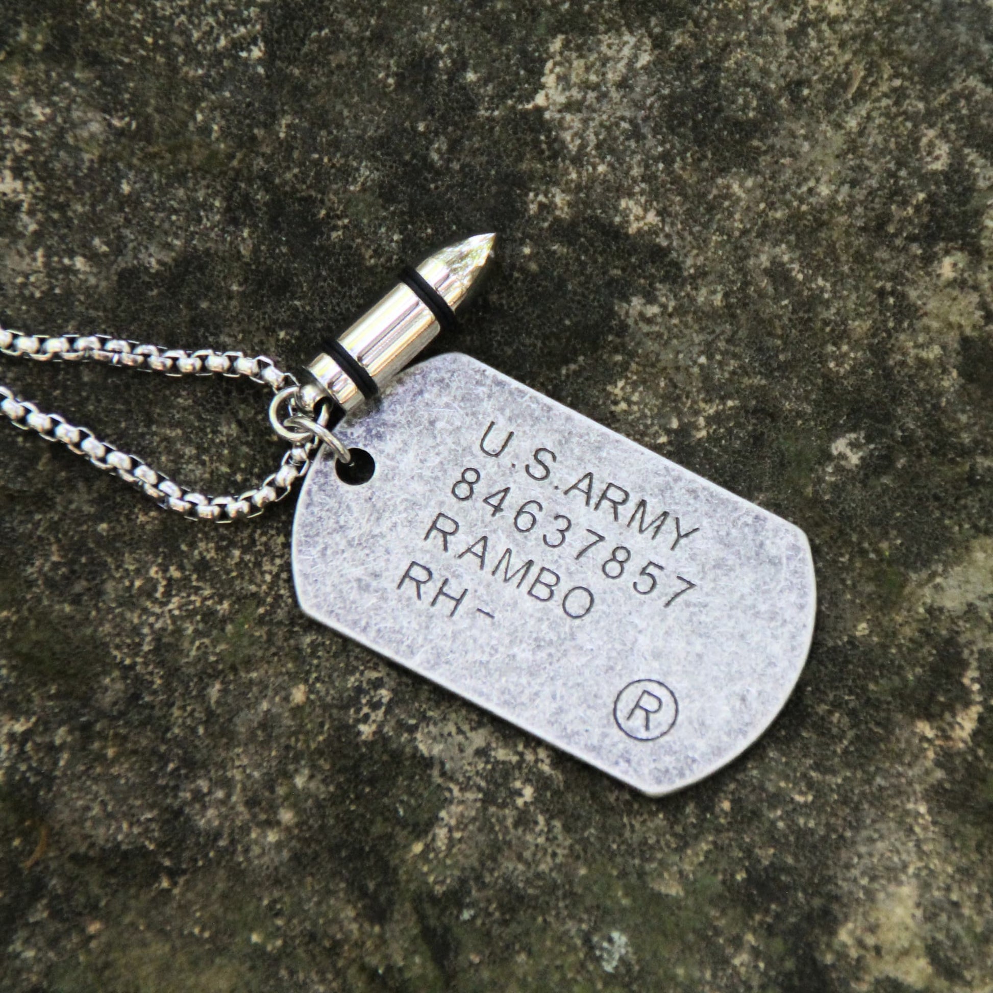 Collier plaque médaille militaire gravure Rambo chaine de 60cm