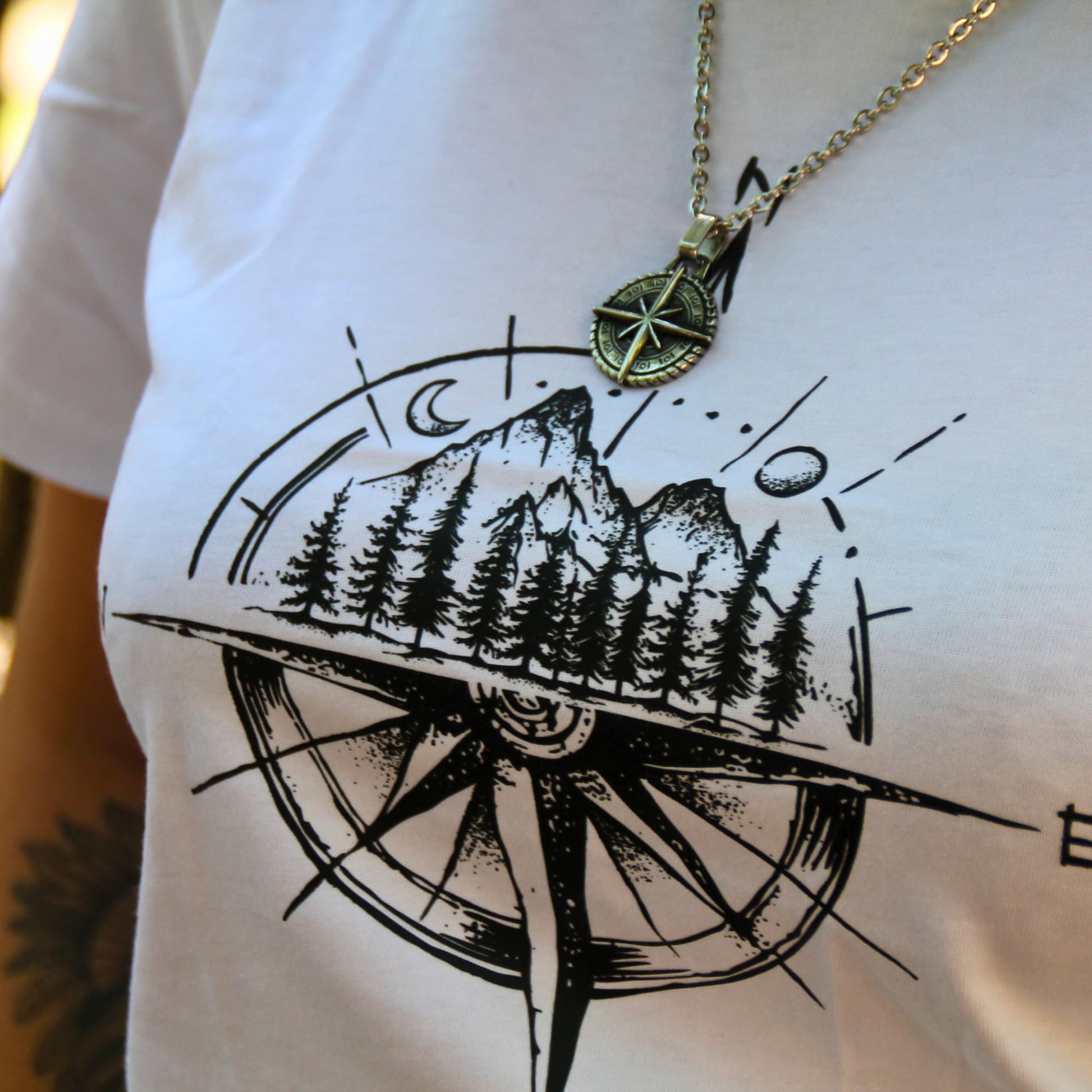 Collier motards et motardes aimant les road trip ! Pendentif rose des vents en acier inoxydable. 