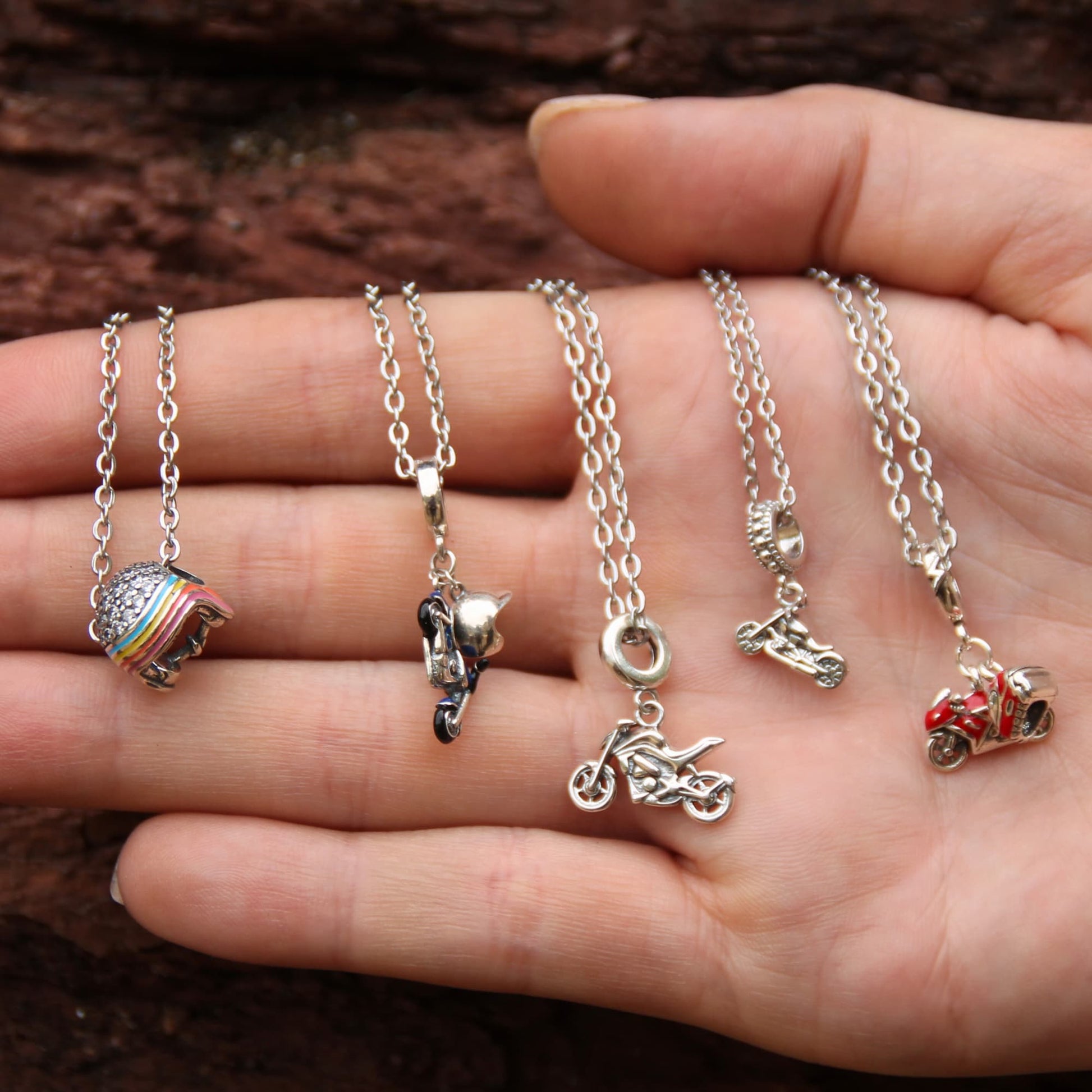 Colliers chaine acier et charm argent 925 avec motos et casques