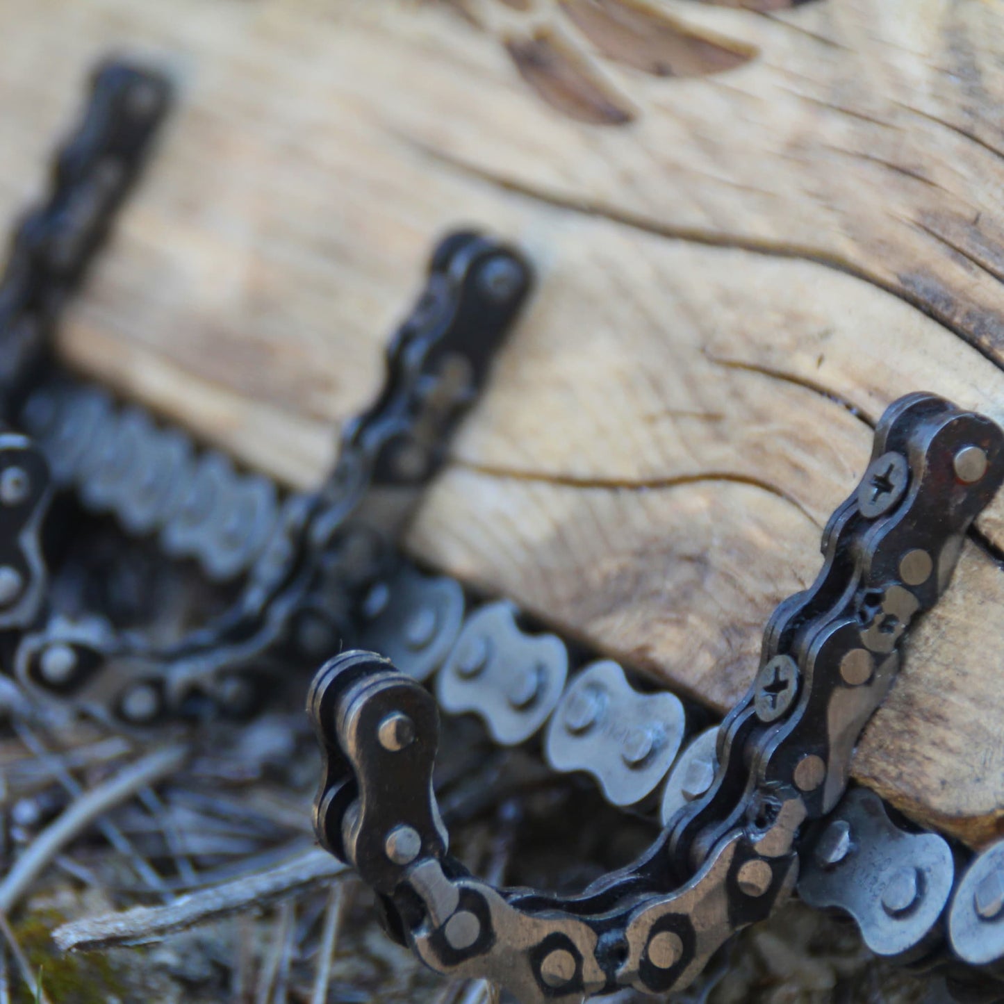 Crochets chaine de moto du porte manteau mural bois Ride or Die pour accessoires motard