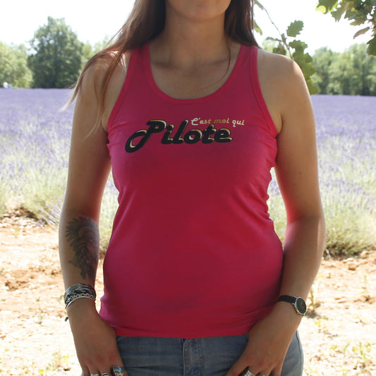Débardeur rose femme inscription "C'est moi qui pilote". Cadeau motarde humour