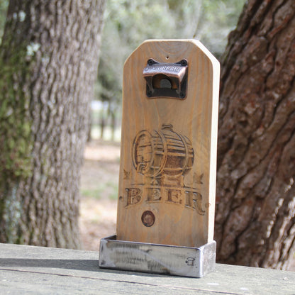 Idée cadeau bière avec ce décapsuleur artisanal en bois et métal recyclé.