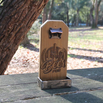 Décapsuleur mural en bois gravé Beer Pub