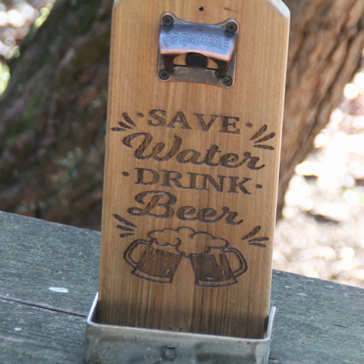 Détails du décapsuleur mural en bois et gravure Save Water Drink Beer