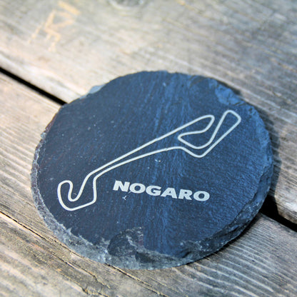 Dessous de verre rond en ardoise naturelle gravé du tracé du circuit Nogaro.