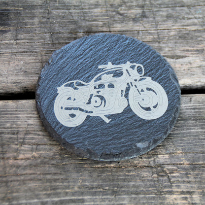 Dessous de verre rond en ardoise naturelle gravé d'une moto style custom. 