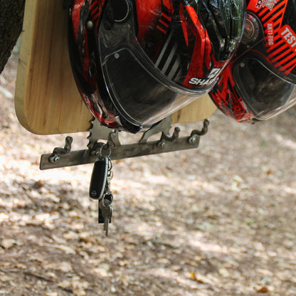Support de casque moto duo en bois et métal avec gravure et crochets pour accessoires