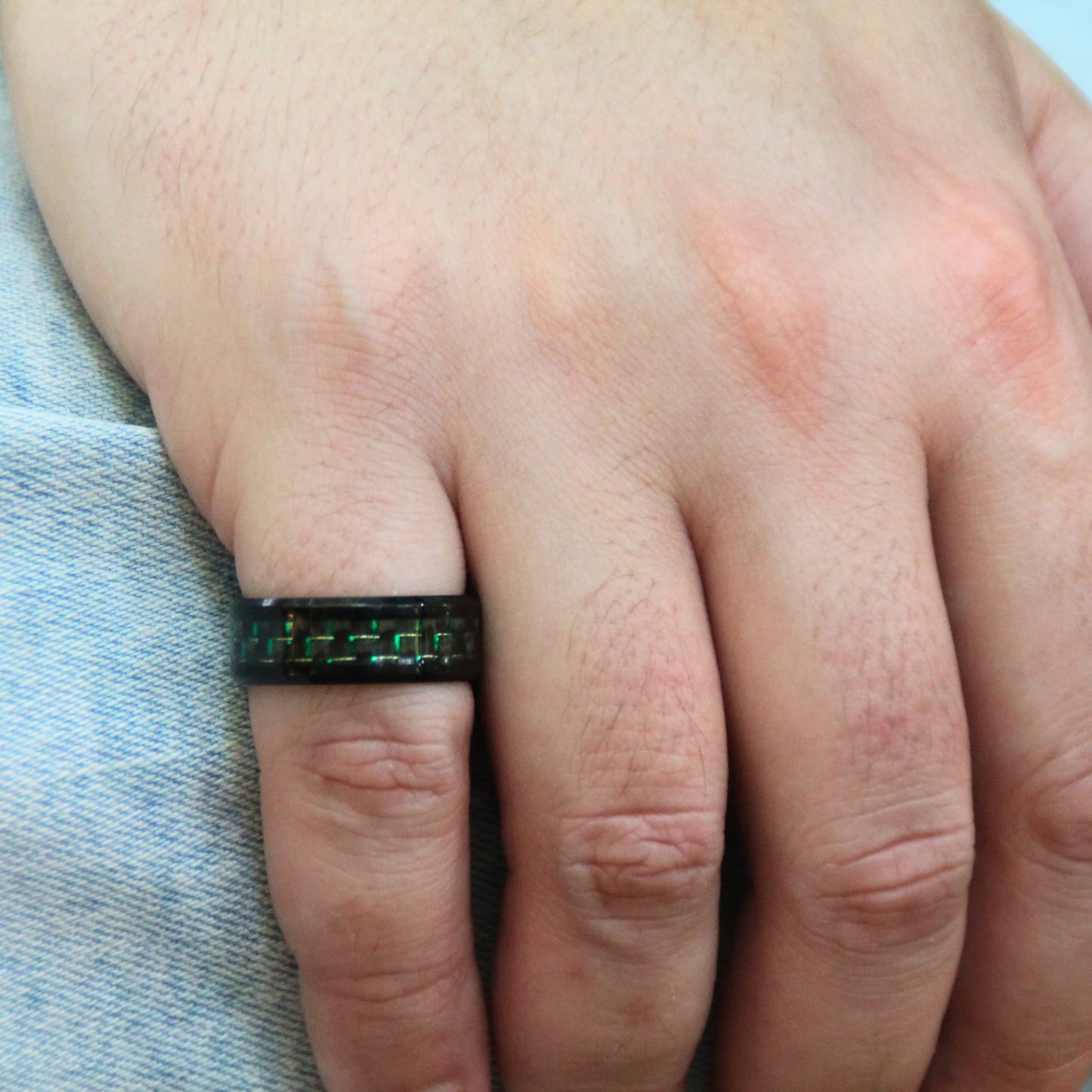 Bague originale pour motard en fibre de carbone et acier inoxydable. 