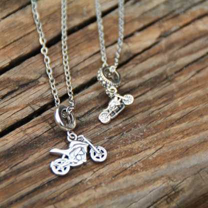 Duo de colliers avec pendentif argent 925 moto sportive ou moto custom