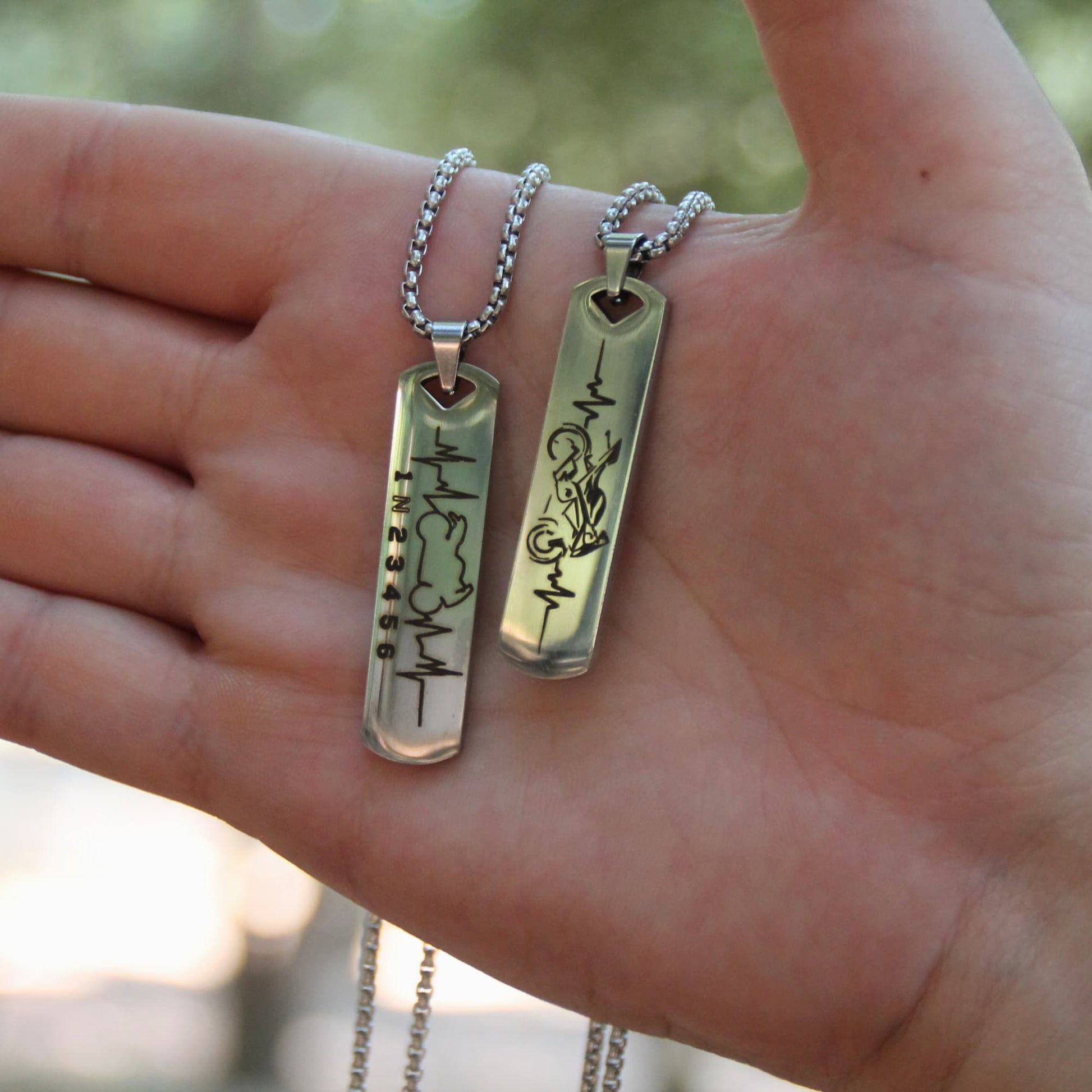 Duo de colliers gravés ligne de vie moto. cadeau motard parfait !