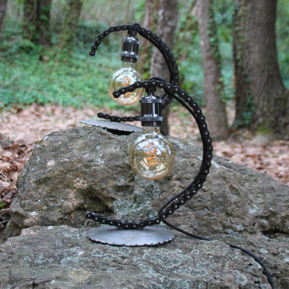 Belles lampes artisanales au style industrielle en véritable chaine de moto recyclées.